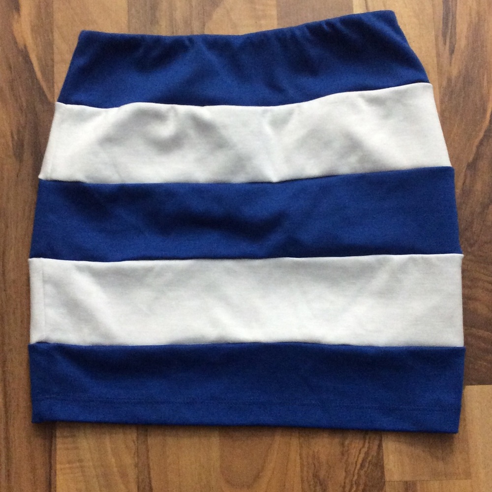 🚨 5/$25‎ SALE 🚨 Thick Striped Womens Size XS Stretch Skirt